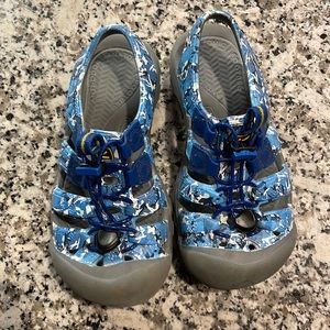 Gently used Kids Keen Size 1